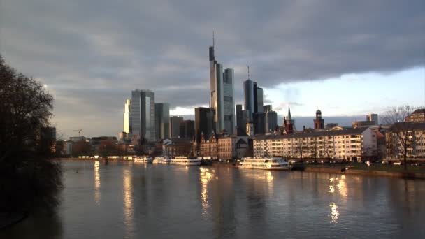 Skyline van Frankfurt-Duitsland breed — Stockvideo