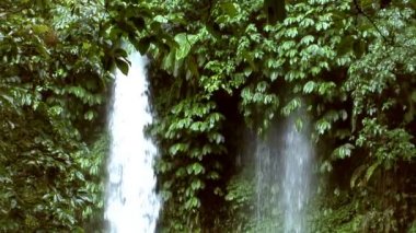 iki farklı şelale 10178