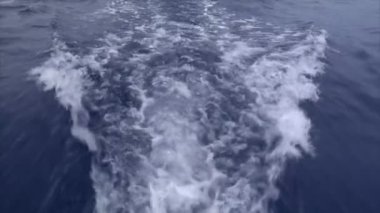 SlowMo su girdap bir tekne 10181 arkasında