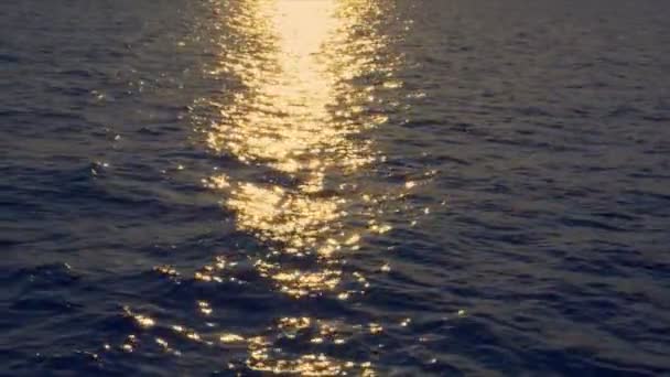 Solnedgången reflektion på brett ocean 10215 — Stockvideo