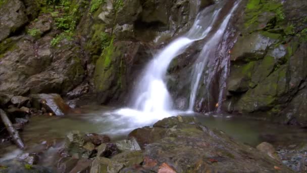 Tiempo lapso flujo de agua cascada ancho 10233 — Vídeo de stock