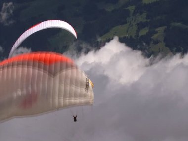 Yamaçparaşütü üst üste 10331