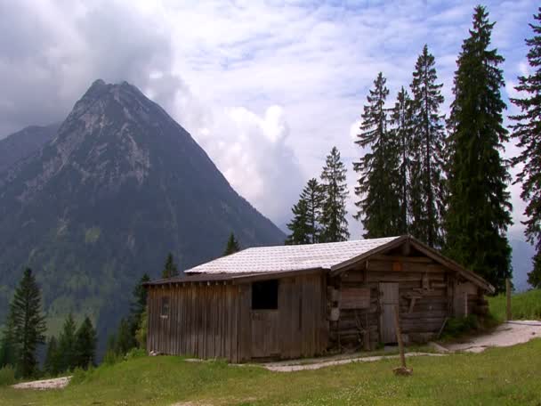Time lapse secuestered cottage austria 10334 — Vídeos de Stock