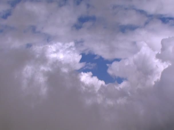 Vliegen door wolken 1 10344 — Stockvideo