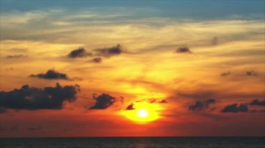 kuyruklu yıldız gibi Günbatımından arkasında bulutlar zaman atlamalı 10399