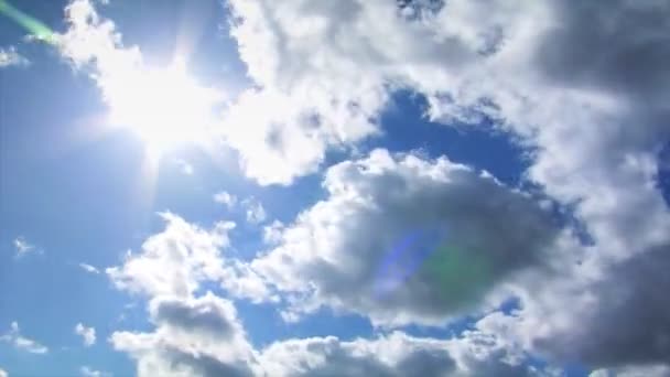 Brandende zon over hoge snelheid tijd vervallen wolken 10375 — Stockvideo