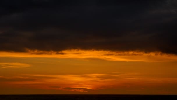 Nuvens de tempestade sobre o pôr do sol lapso de tempo 10386 — Vídeo de Stock