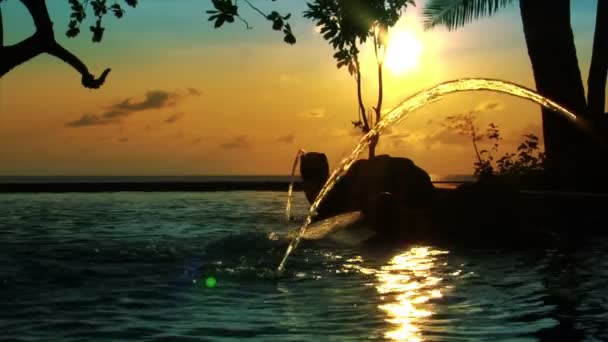 Fontaine coucher de soleil piscine océanique 10400 — Video