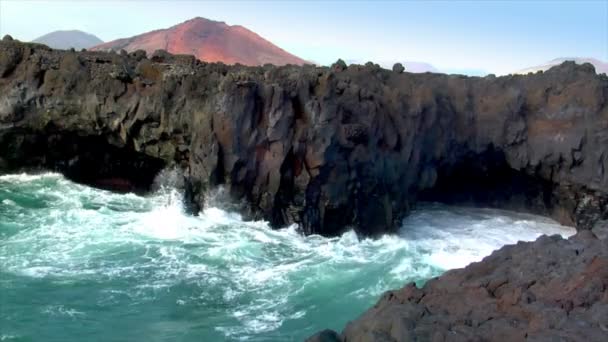 Los hervideros vulcan lava cave wave close 10495 — Stock Video