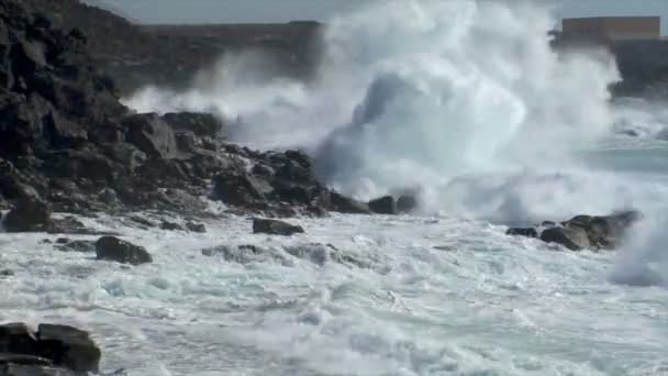 Extrema våg bomb krossning kusten xxl ljud 10528 — Stockvideo