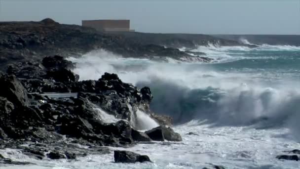 Vague extrême écrasement côte vulcaine 10533 — Video