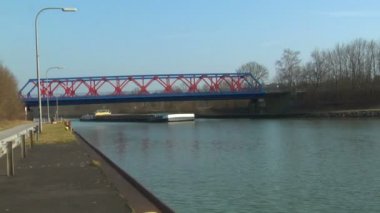 Kanal zaman atlamalı 10677 gemi