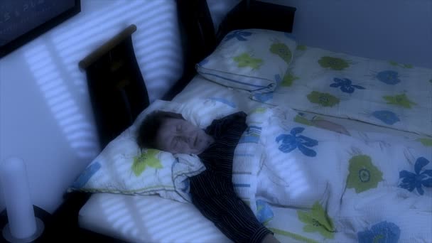 Man sleep bad dream get frightened 10660 — Stock Video