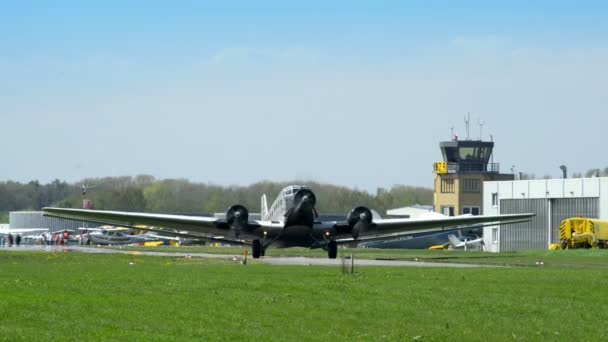 Historic airplane Junkers JU 52 waiting on taxiway 10910 — Stock Video