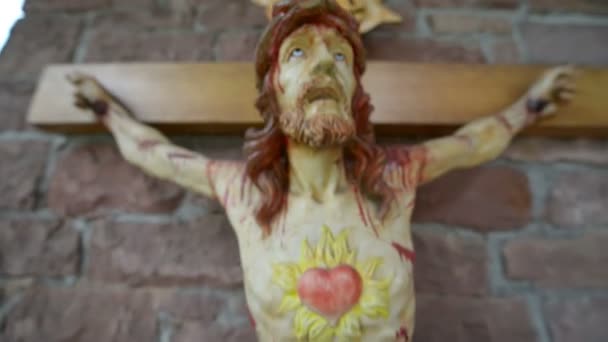 Sehr blutige beängstigende Jesus am Kreuz super nah 10930 — Stockvideo