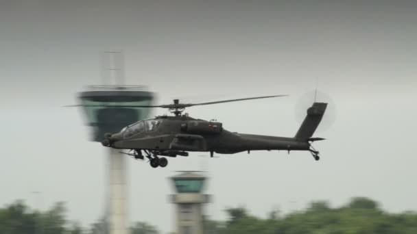Helicóptero Apache AH-64 en patrulla 10943 — Vídeos de Stock