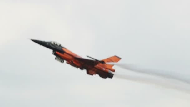 F-16 figthing Şahin acil take off 10955 — Stok video