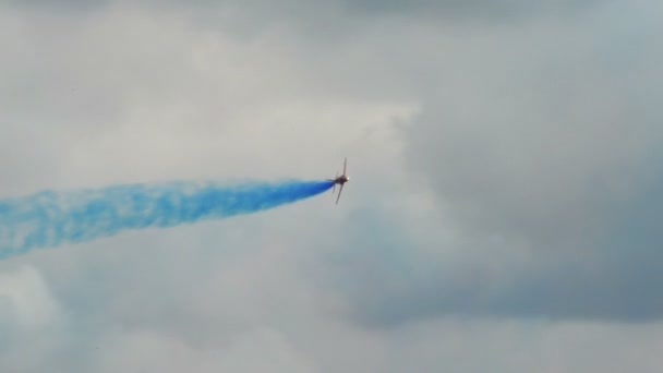 Flechas rojas dos solistas cruzando carrusel 10982 — Vídeos de Stock