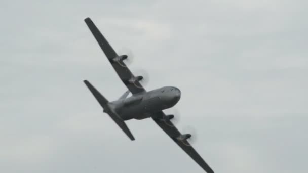 Lockheed C-130J Super Hercules fly by close 10988 — Stock Video