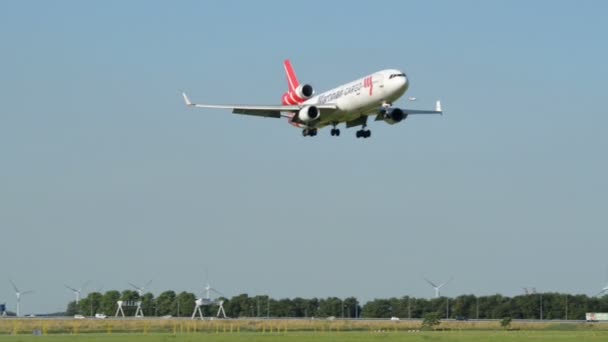 Avião Martinair Carga aterrissando na pista 11025 — Vídeo de Stock