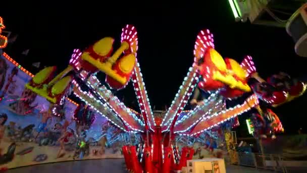 Kermis oktoberfest carrousel springen 11057 — Stockvideo