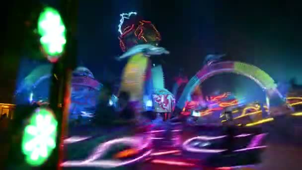 Lunapark oktoberfest atlıkarınca 11066 büküm — Stok video