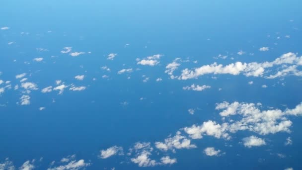 Лети высоко над облаками и океаном 11147 — стоковое видео