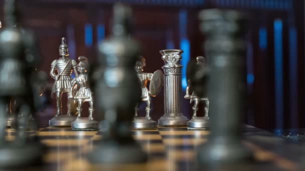 チェスの数字ドリー ドヴ青い背景 11354 — ストック動画