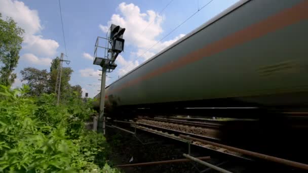 Long train drive through Лицензионные Стоковые Видео