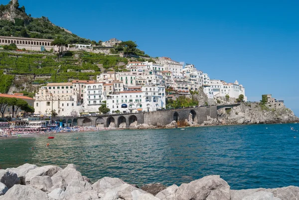 amalfi panoramik manzaralı. İtalya