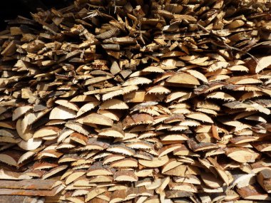 Yakacak odun yığını