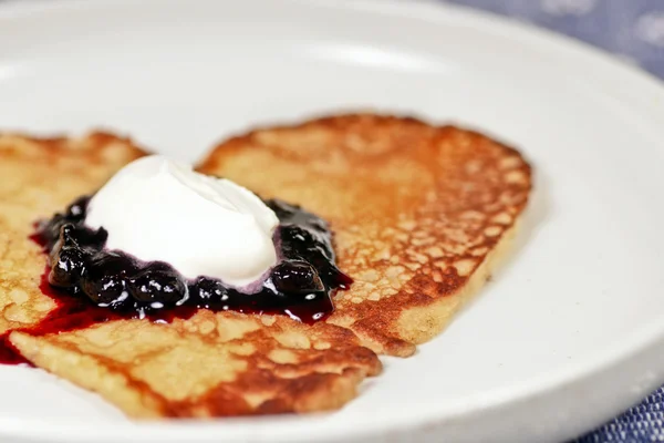 Valentine Pancake heart — Stock Photo, Image