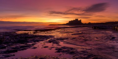 bamburgh plajda gündoğumu