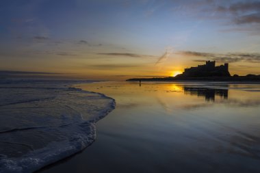 Bamburgh kale gündoğumu