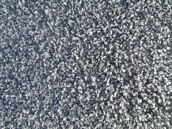 Texture of white crystals of hoarfrost on dark surface — Stock Photo, Image