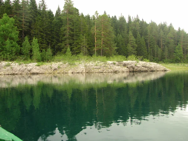 Lago verde — Foto de Stock