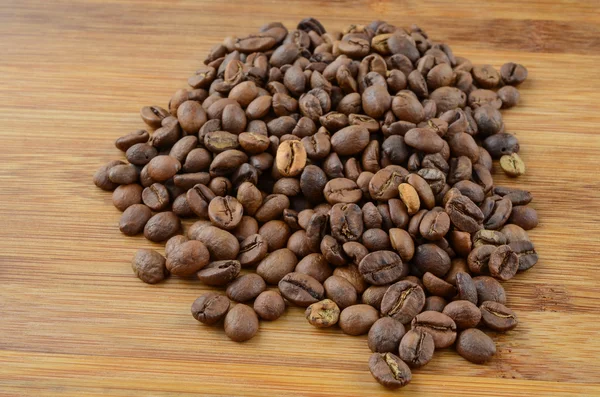 Куча кофейных зерен — стоковое фото