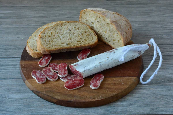 Very Spicy Spanish Sausage White Mold Sliced Dark Wooden Chopping — Foto Stock