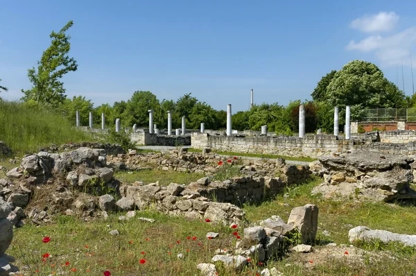 Wall and columns of the ancient Roman town Abritus, Razgrad town — Stock Photo, Image
