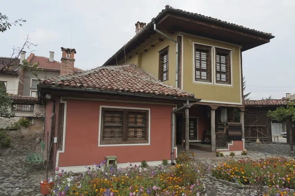 Старые дома в городе Панагуриште — стоковое фото
