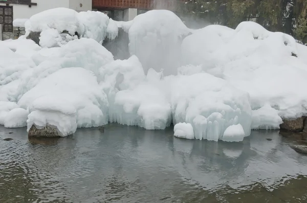 Frozen fountain in mountain in winter. — Stock Photo, Image
