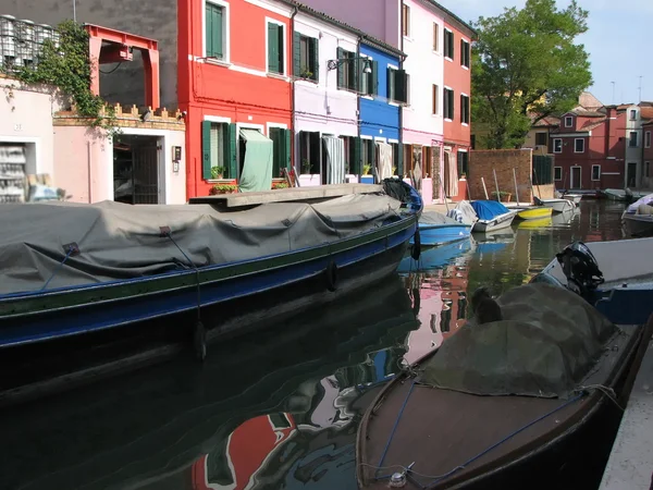 Casas y barcos coloridos — Foto de Stock