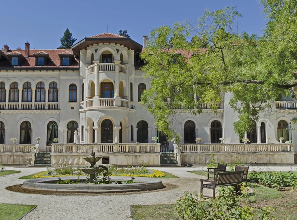 Beautiful place for rest in Vrana park — Stock Photo, Image