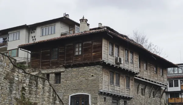 Un barrio residencial de auténticas casas antiguas bulgaras —  Fotos de Stock