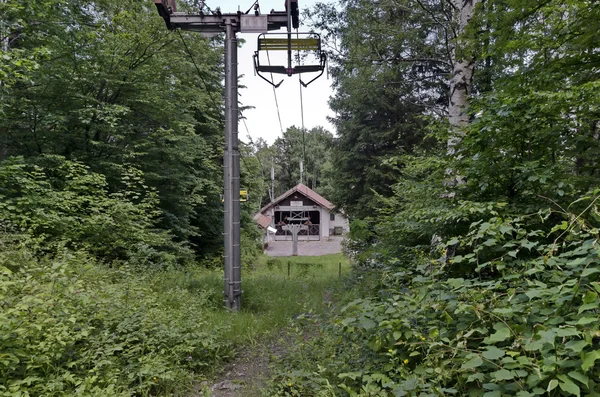 Estação inicial de elevador de cadeira na montanha vitosha — Fotografia de Stock