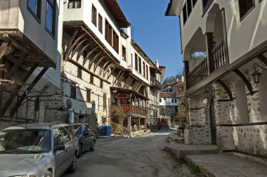Melnik, Bulgaristan - 18 Mart 2012: Geleneksel evleri olan eski Bulgar kasabası, Melnik, Bulgaristan. Ziyaret yerinde..  