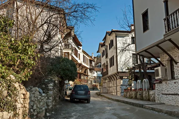 Melnik, Bulgaristan - 18 Mart 2012: Geleneksel evleri olan eski Bulgar kasabası, Melnik, Bulgaristan. Ziyaret yerinde..  