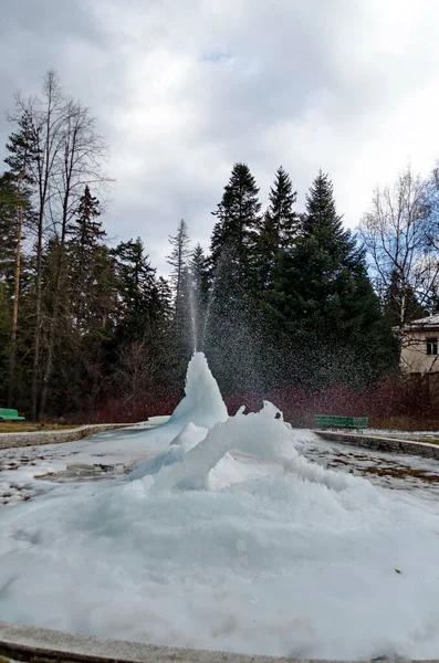 Atracción Con Fuentes Agua Congelada Invierno Complejo Borovets Montañas Rila —  Fotos de Stock