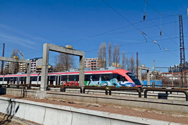 Een Passagierstrein Passeert Het Oude Poduyane Station Gebouwd 1930 Renovatie — Stockfoto