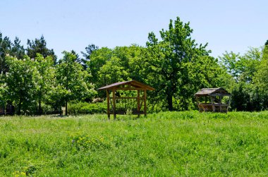 Bir avlunun parçası ve otlayan hayvanlar için besleyiciler, Sofya ve Bulgaristan 